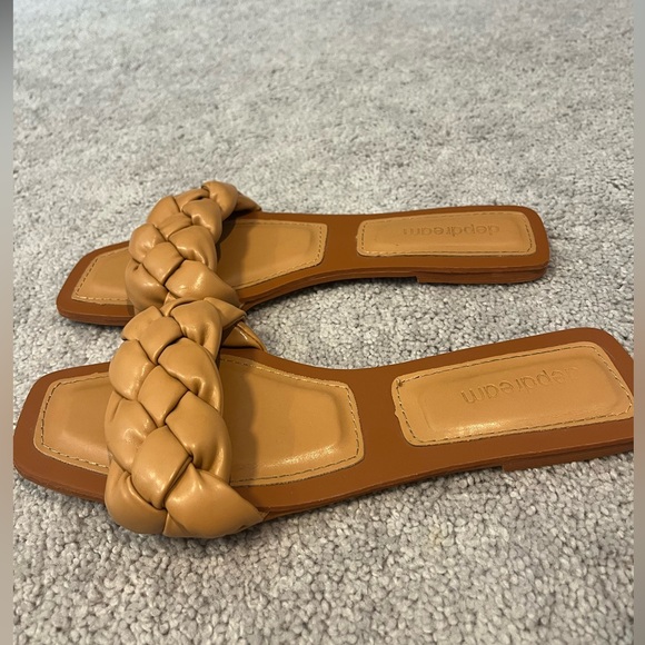 Braided caramel colored flat sandals - Picture 2 of 4